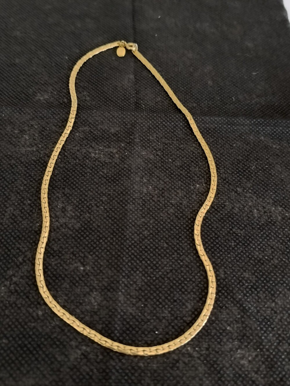 Vintage Park Lane gold tone necklace. Flexible flat chain. Herringbone 18"
